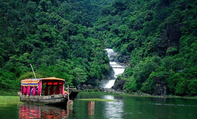 panthumai waterfall Image