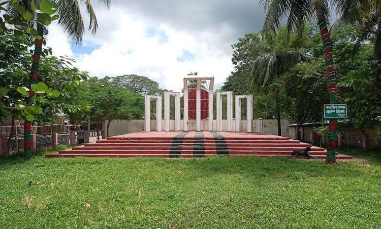 lama central shahid minar Image