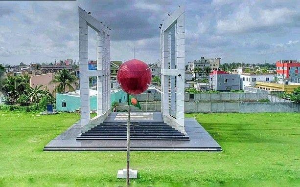 gollamari memorial monument এর ছবি