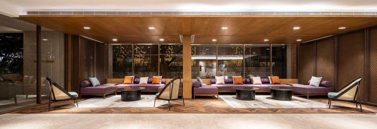 Aura lobby