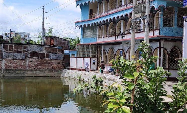 laksimipur vatapara central jame mosque এর ছবি