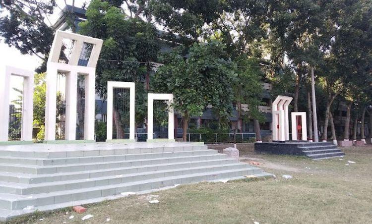 akbar ali college shahid minar এর ছবি
