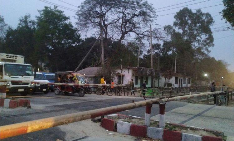 balapara railway gate Image