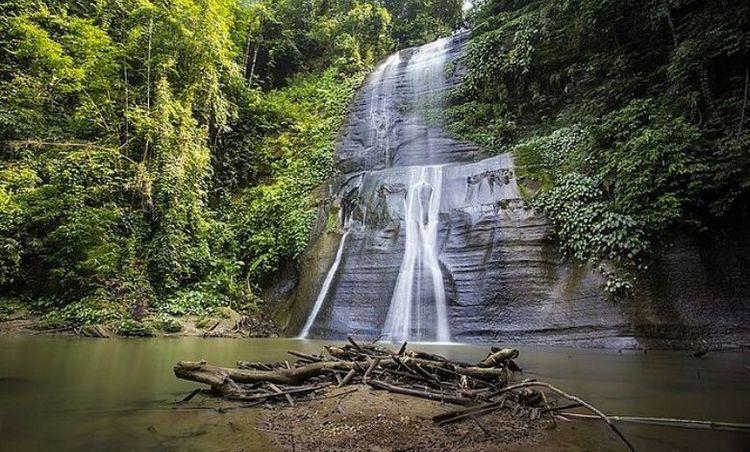 hum hum waterfalls Image