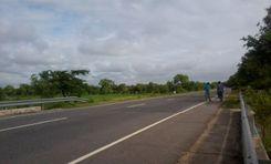 port connecting road, অলঙ্কার